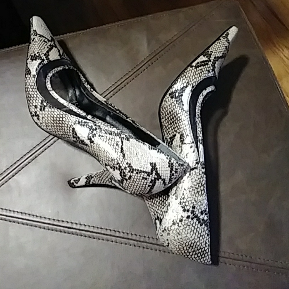 Shoes - Picture 4 of 5